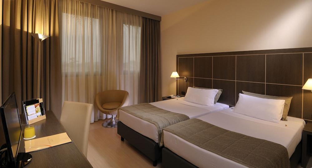 Savhotel Aemilia Болонья Экстерьер фото